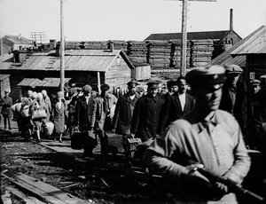 1927 год. Конвоирование заключённых на пароход «Глеб Бокий»
